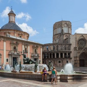 Plaza_de_la_Virgen,_Valencia,_España,_2014-06-30,_DD_163